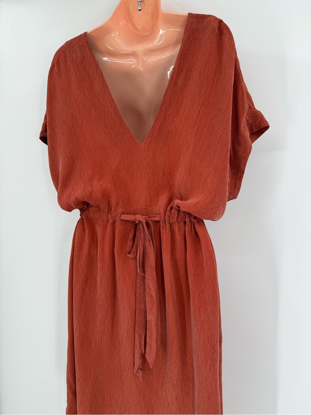 7115 by Szeki Dolman Sleeve Drawstring Midi Dress | Rust | Medium - Picture 4 of 5